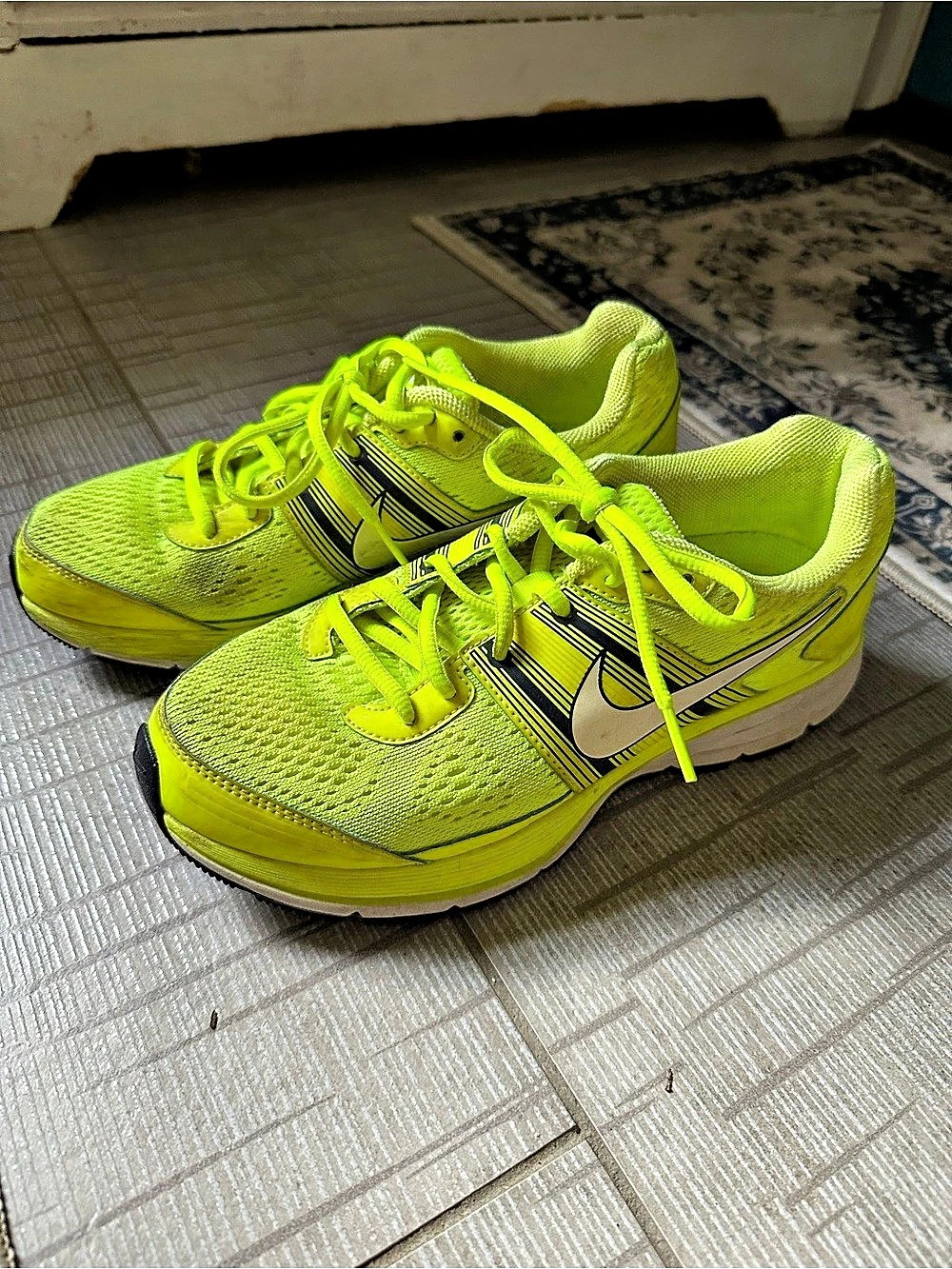 Nike Women's Athletic Shoes Green
